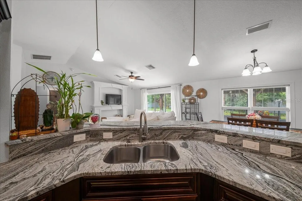 60 Owens Street Umatilla FL 32784