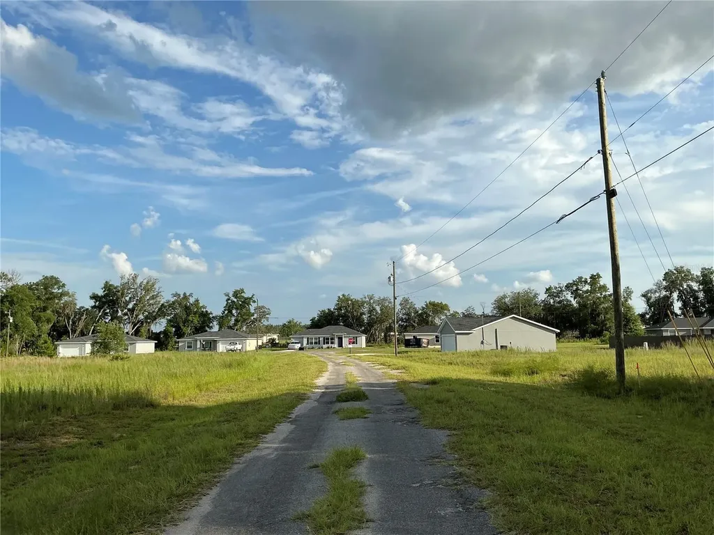 Maple Ln Way Ocklawaha FL 32179