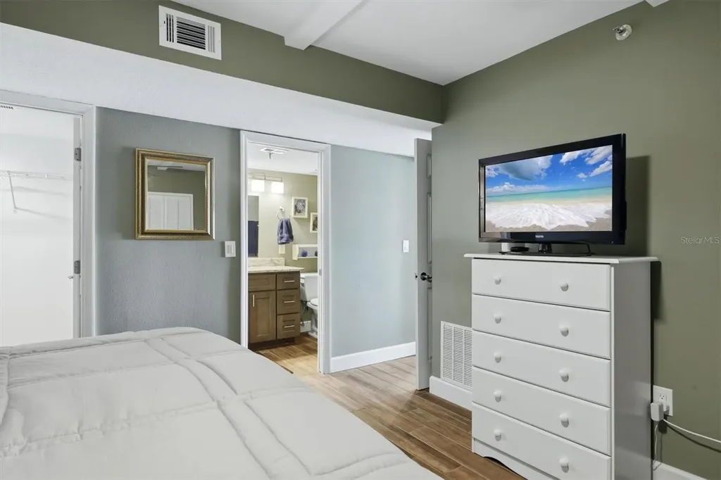 1001 Benjamin Franklin Drive Sarasota FL 34236