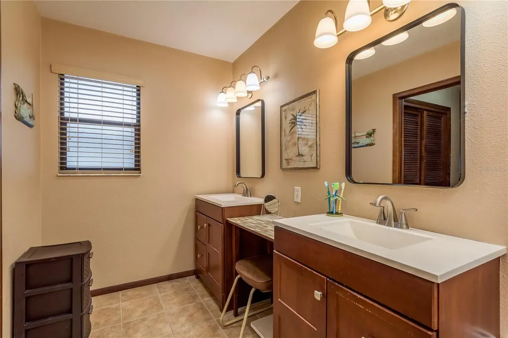 1462 Lakeview Drive Tarpon Springs FL 34689
