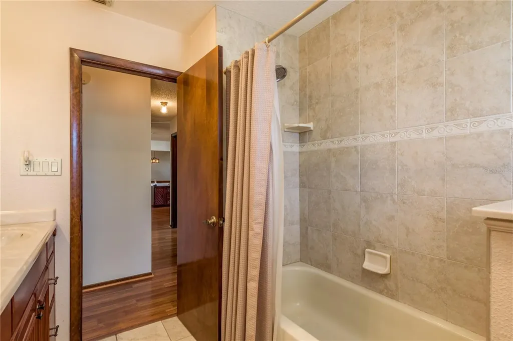 1462 Lakeview Drive Tarpon Springs FL 34689