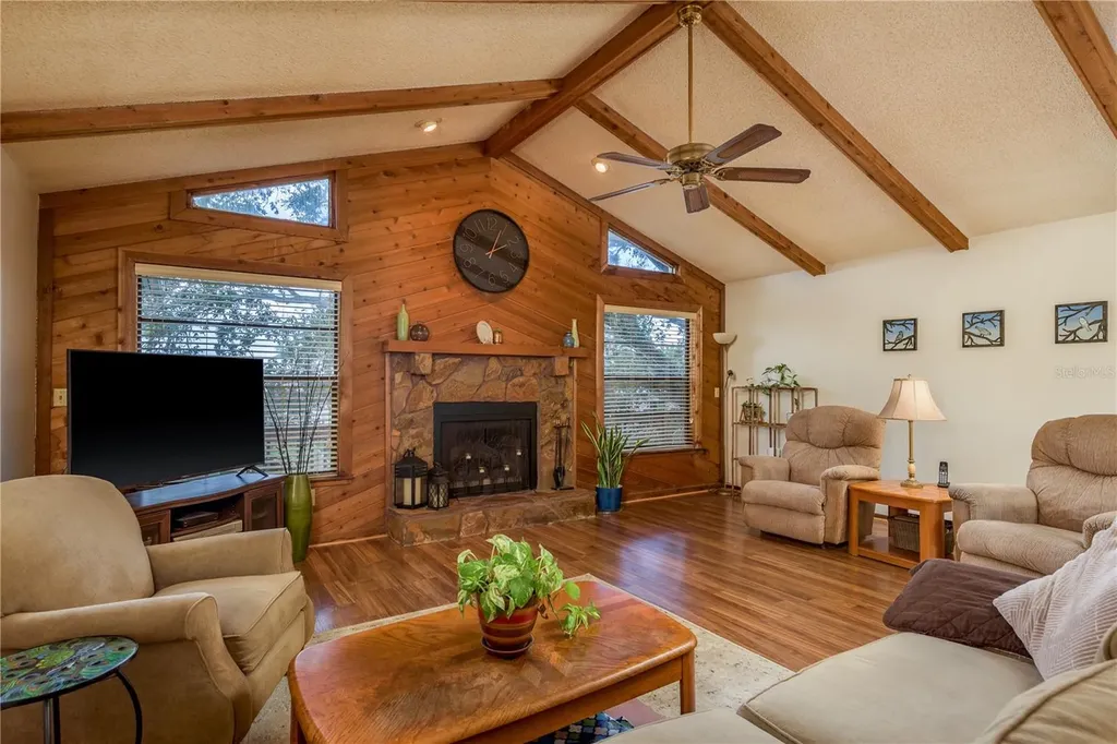 1462 Lakeview Drive Tarpon Springs FL 34689