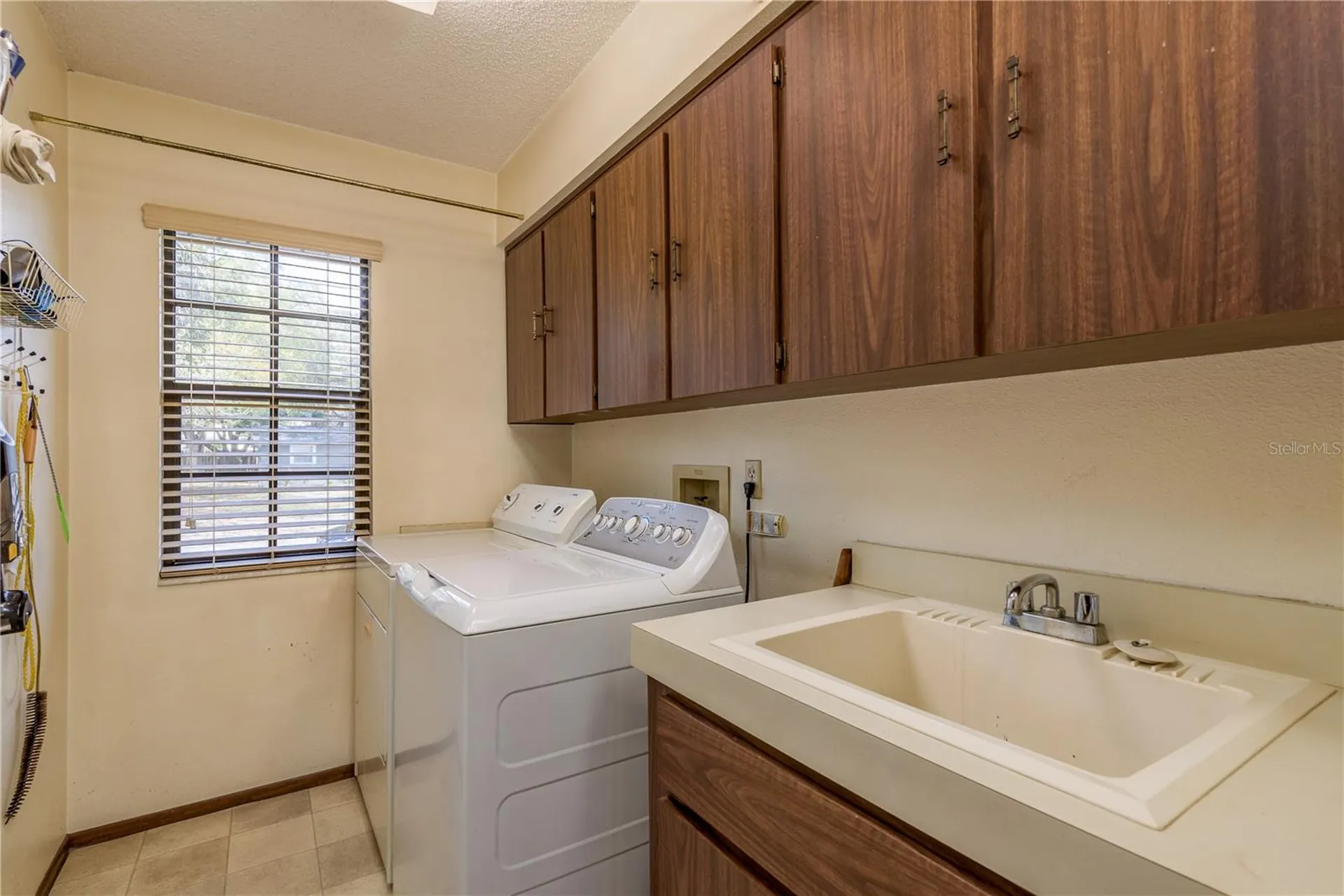1462 Lakeview Drive Tarpon Springs FL 34689