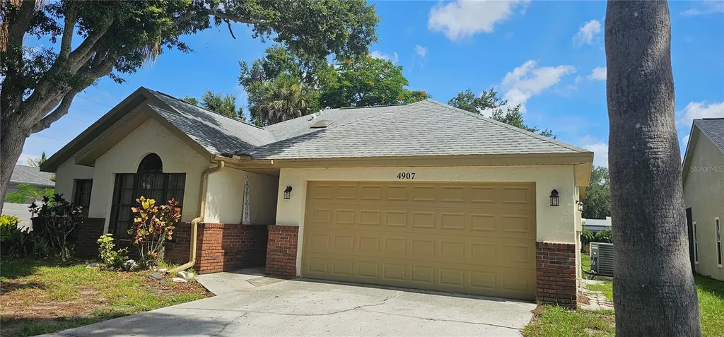 4907 82nd Place E Sarasota FL 34243