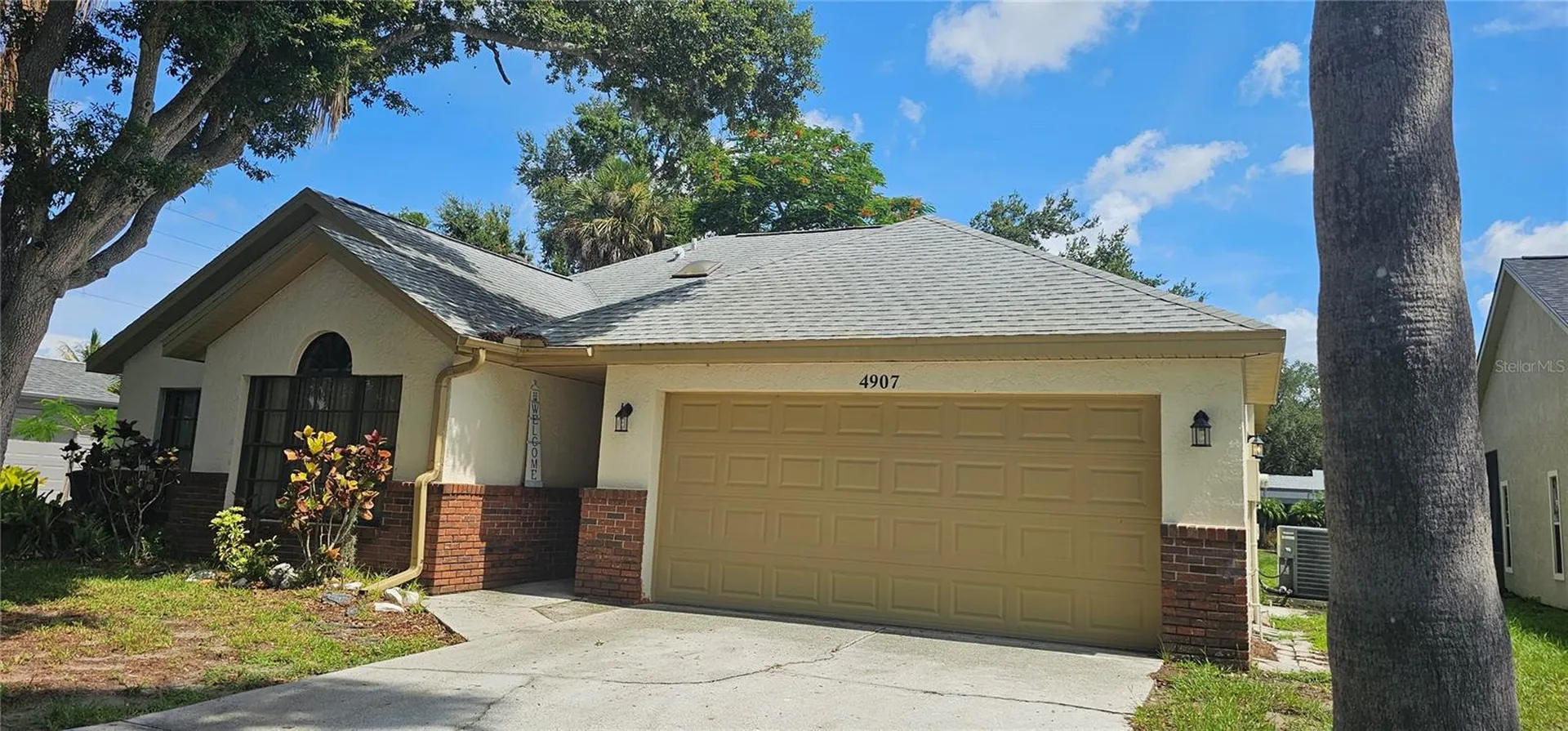 4907 82nd Place E Sarasota FL 34243