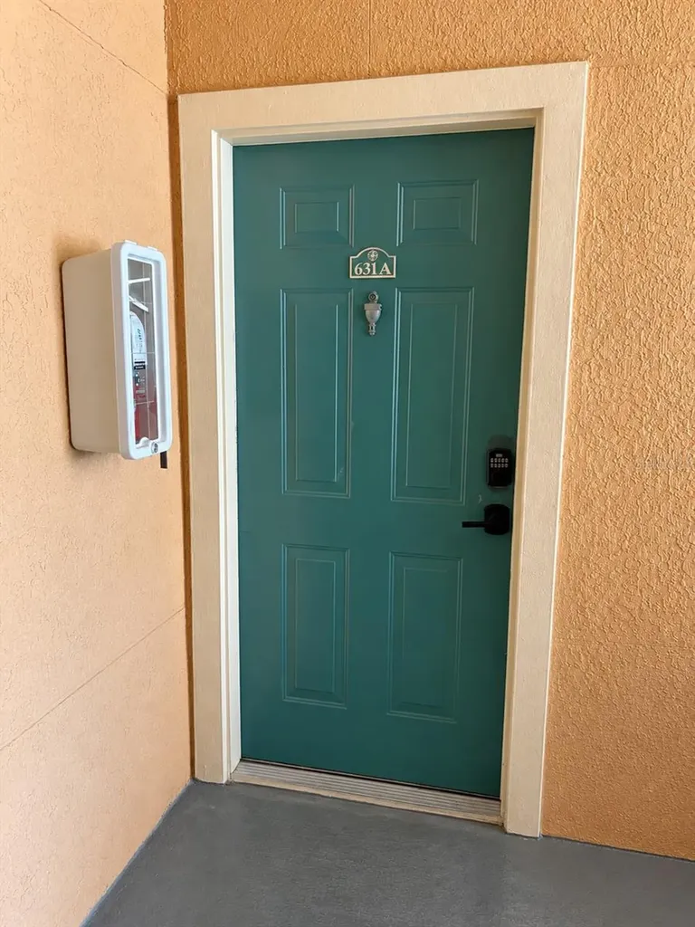 2717 Via Cipriani Clearwater FL 33764