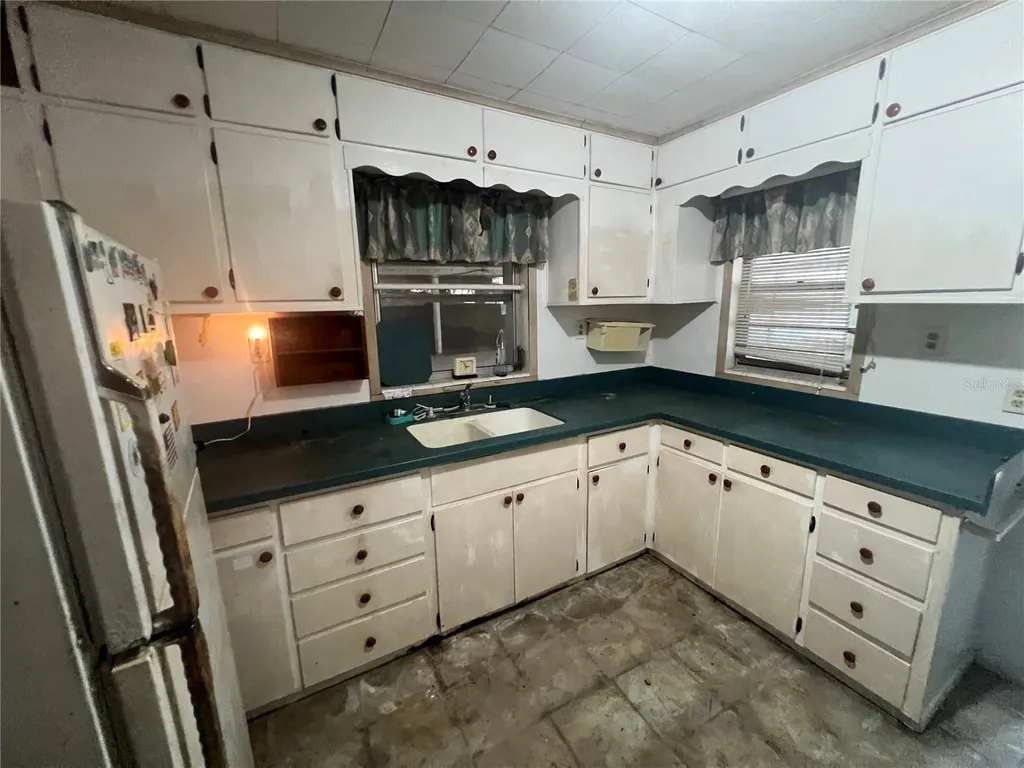 33845 Crestwood Avenue Leesburg FL 34788