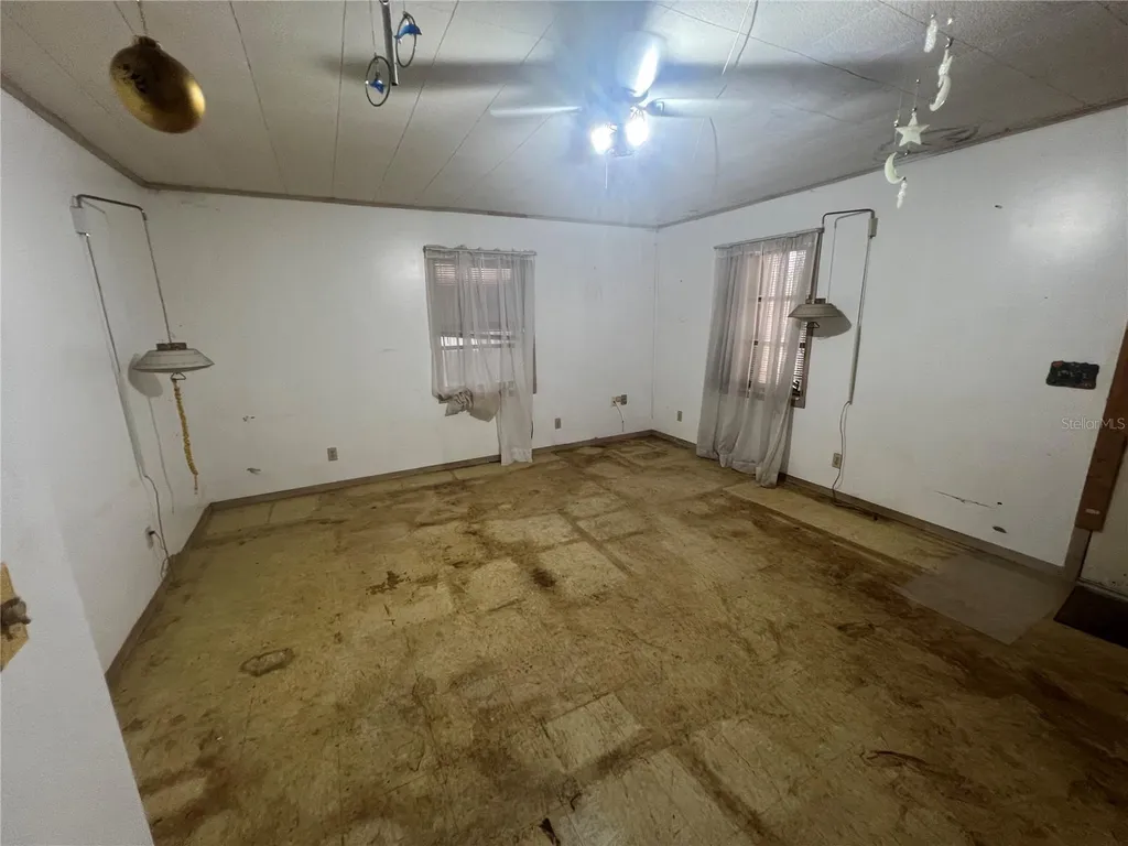 33845 Crestwood Avenue Leesburg FL 34788