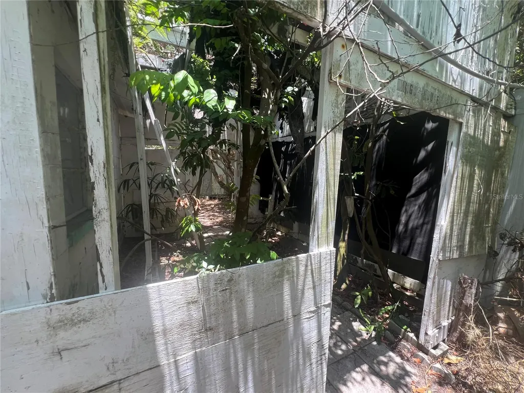 33845 Crestwood Avenue Leesburg FL 34788