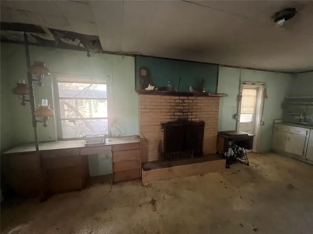 33845 Crestwood Avenue Leesburg FL 34788
