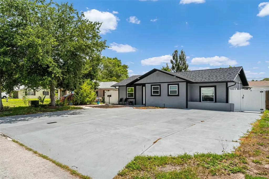 1305 29th Street W Bradenton FL 34205