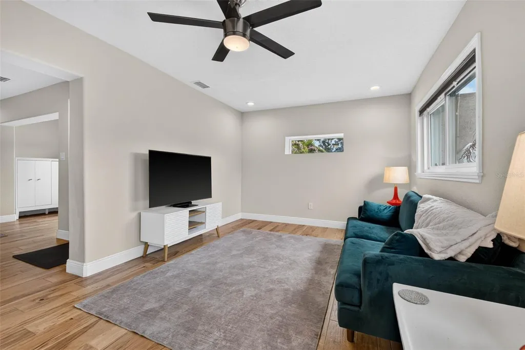 5810 20th Avenue S St Petersburg FL 33707