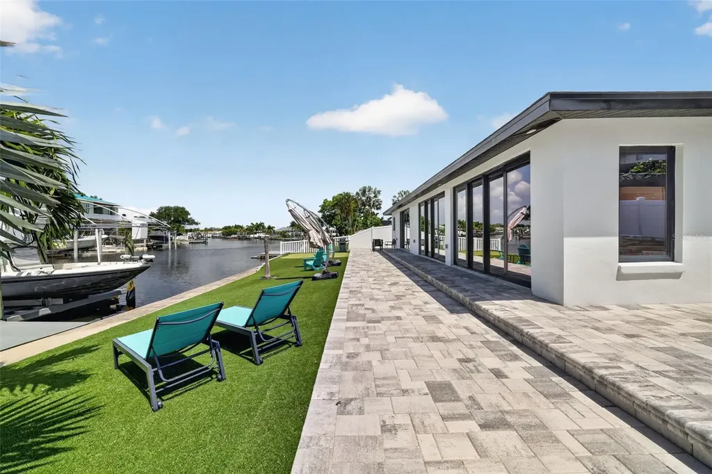 9622 NE Oak Street St Petersburg FL 33702