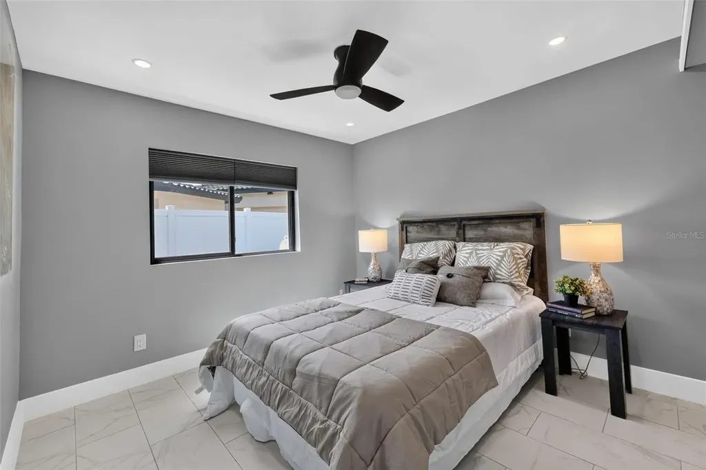 9622 NE Oak Street St Petersburg FL 33702