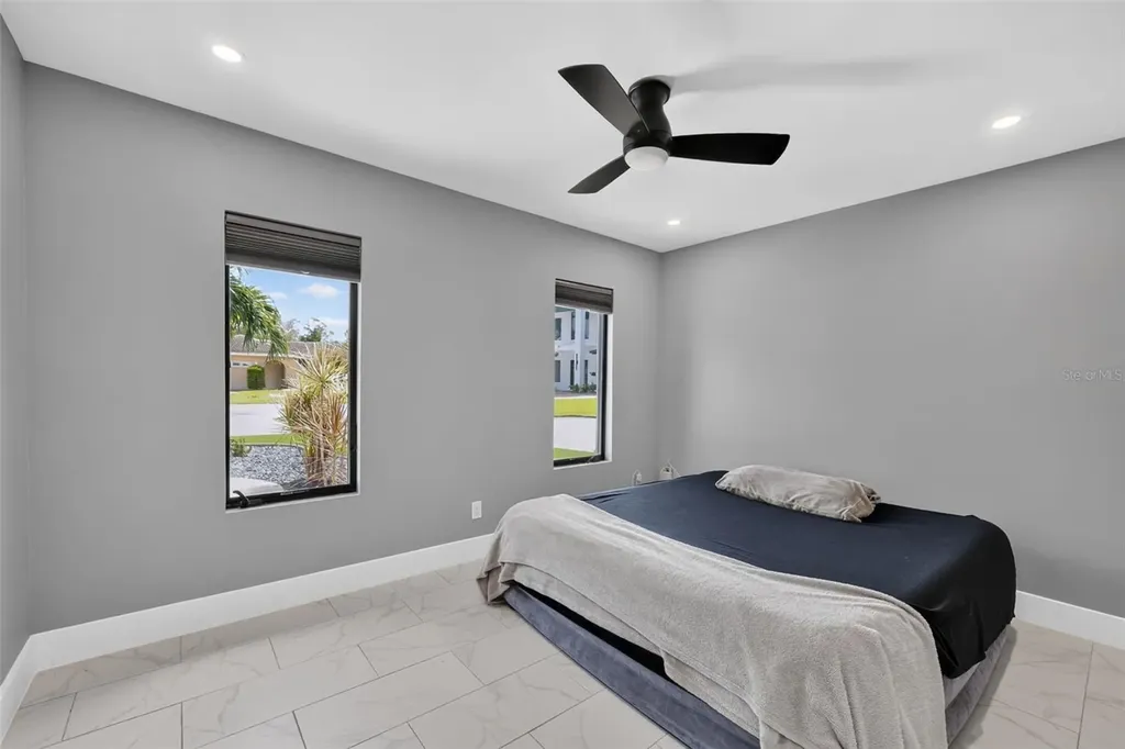 9622 NE Oak Street St Petersburg FL 33702