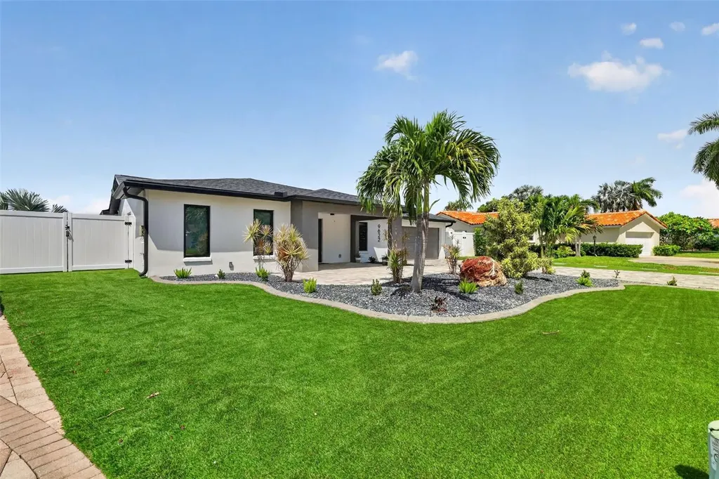 9622 NE Oak Street St Petersburg FL 33702