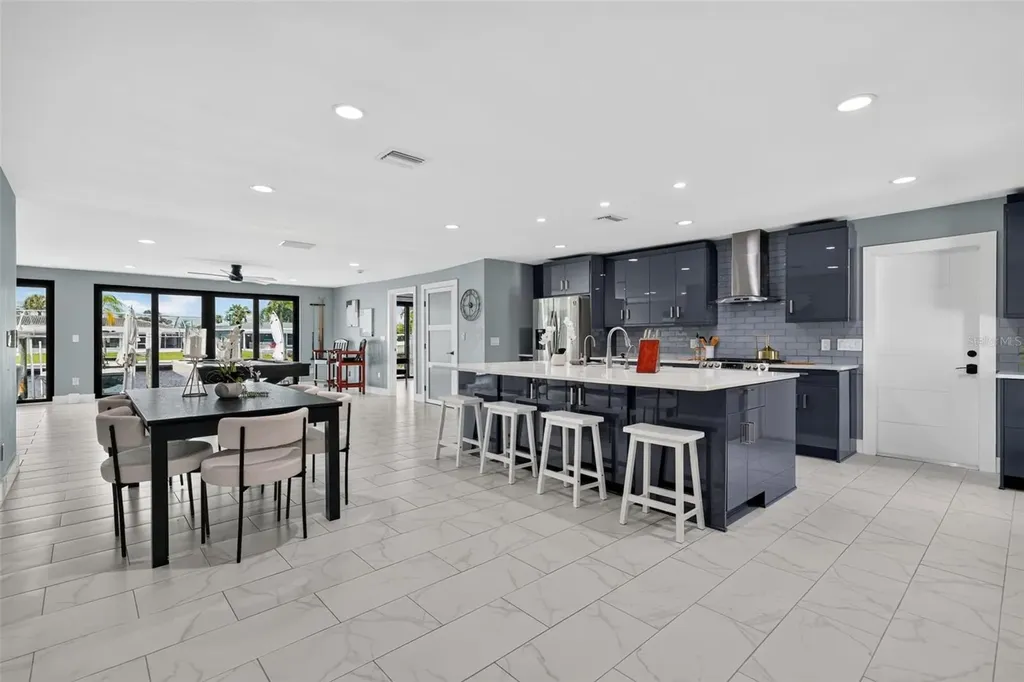 9622 NE Oak Street St Petersburg FL 33702