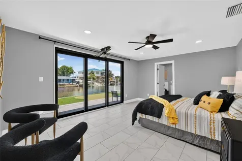 9622 NE Oak Street St Petersburg FL 33702