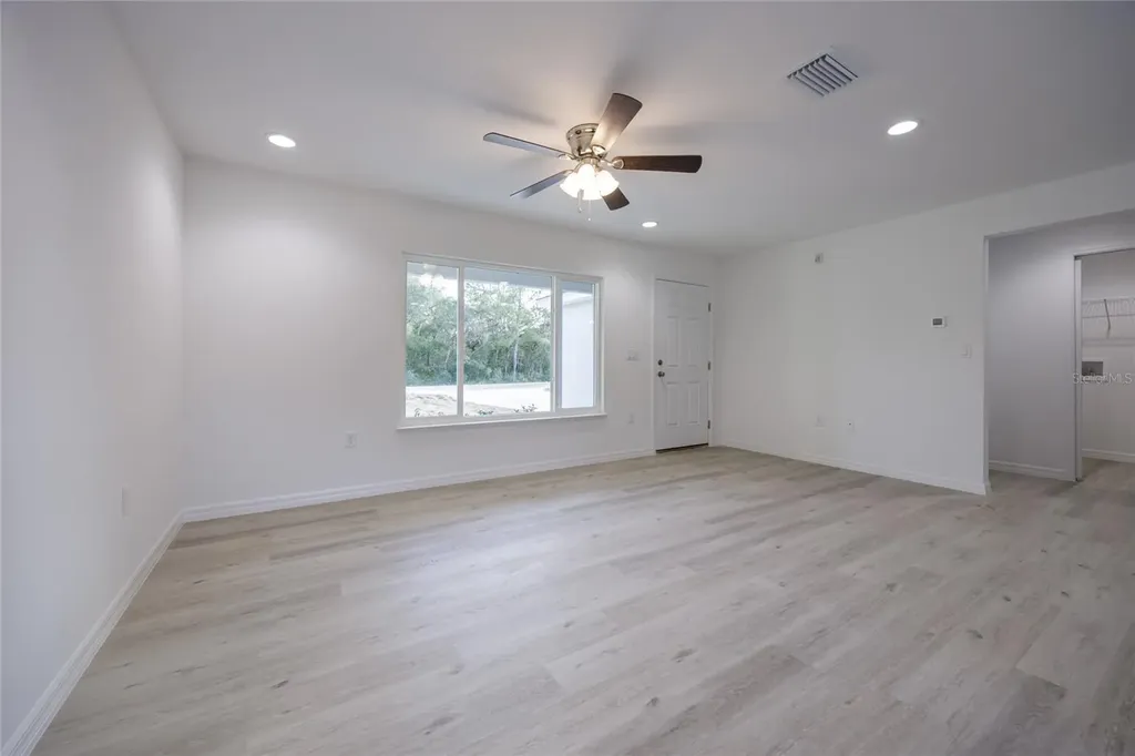 691 E Country Club Drive Williston FL 32696