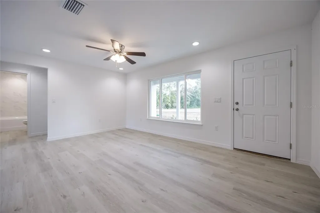 691 E Country Club Drive Williston FL 32696