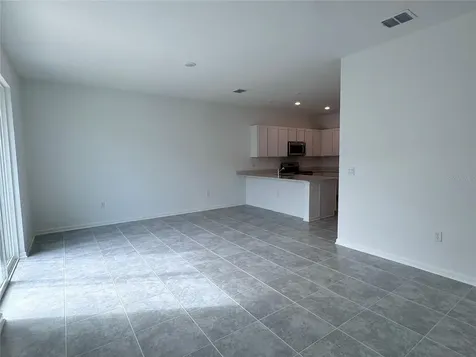 2494 Skyline Loop Kissimmee FL 34759