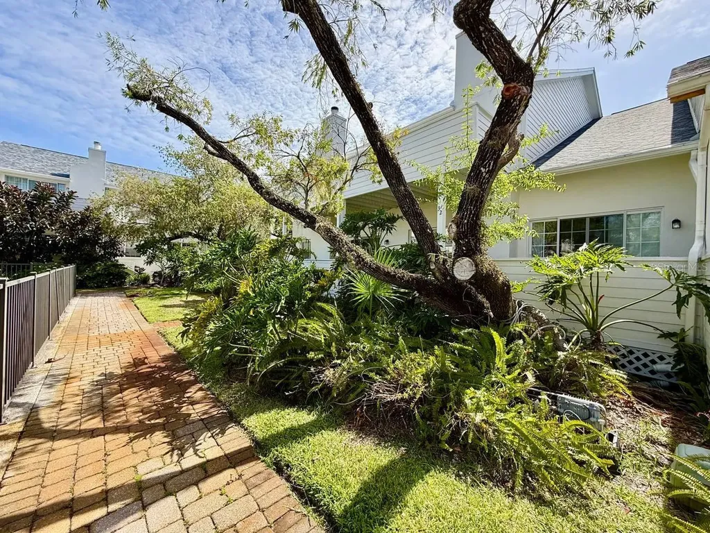 5220 S Russell Street Tampa FL 33611