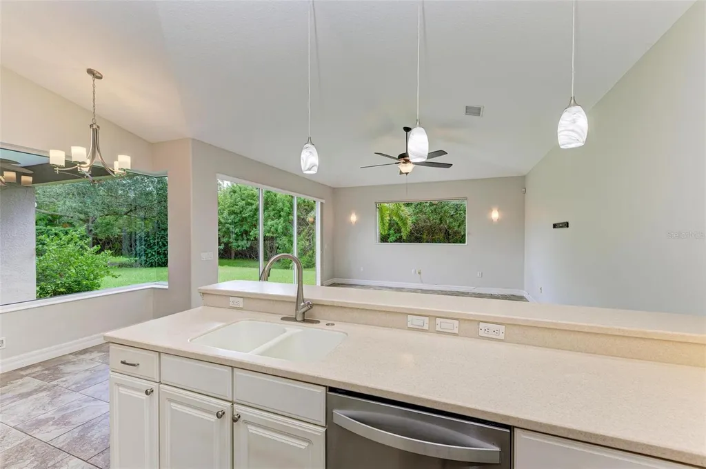 337 Snapdragon Loop Bradenton FL 34212