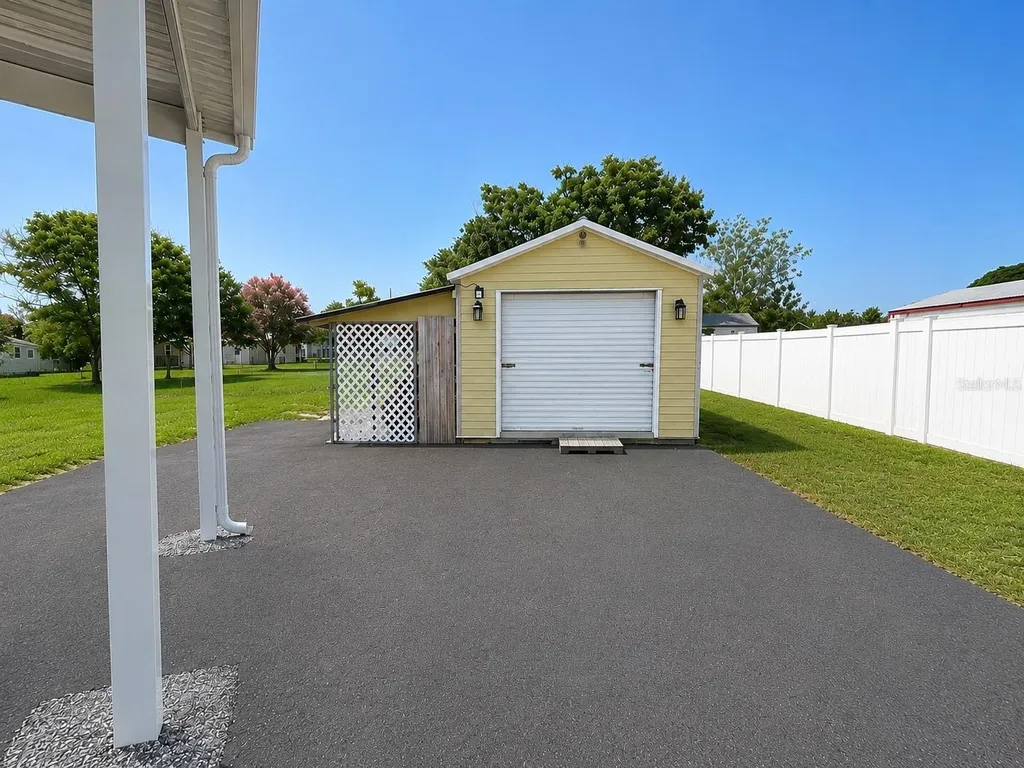 13718 County Road 109d-3 Lady Lake FL 32159