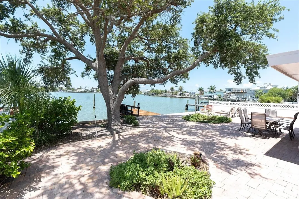16102 4th Street E Redington Beach FL 33708