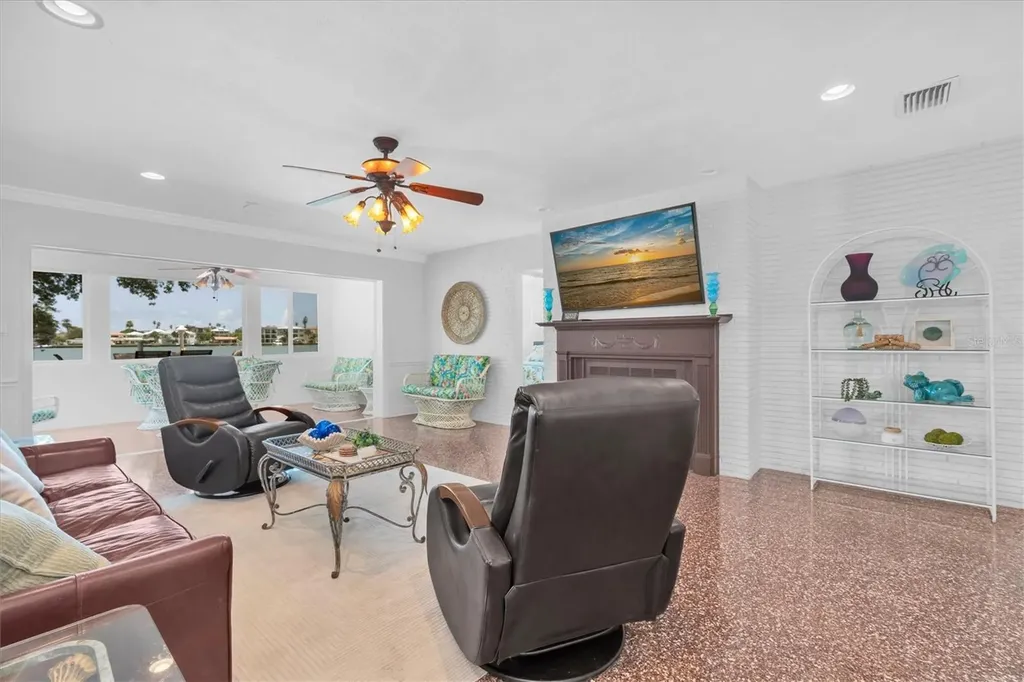 16102 4th Street E Redington Beach FL 33708