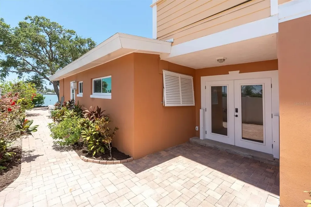 16102 4th Street E Redington Beach FL 33708