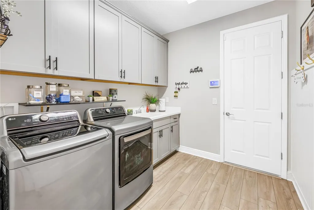 9279 Warm Springs Parrish FL 34219