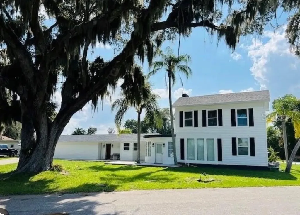 812 Tropical Drive Bradenton FL 34208