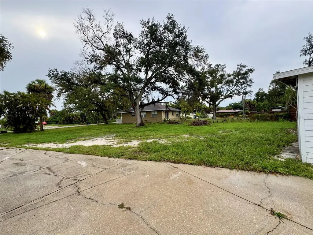 812 Tropical Drive Bradenton FL 34208