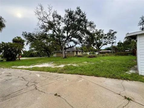 812 Tropical Drive Bradenton FL 34208