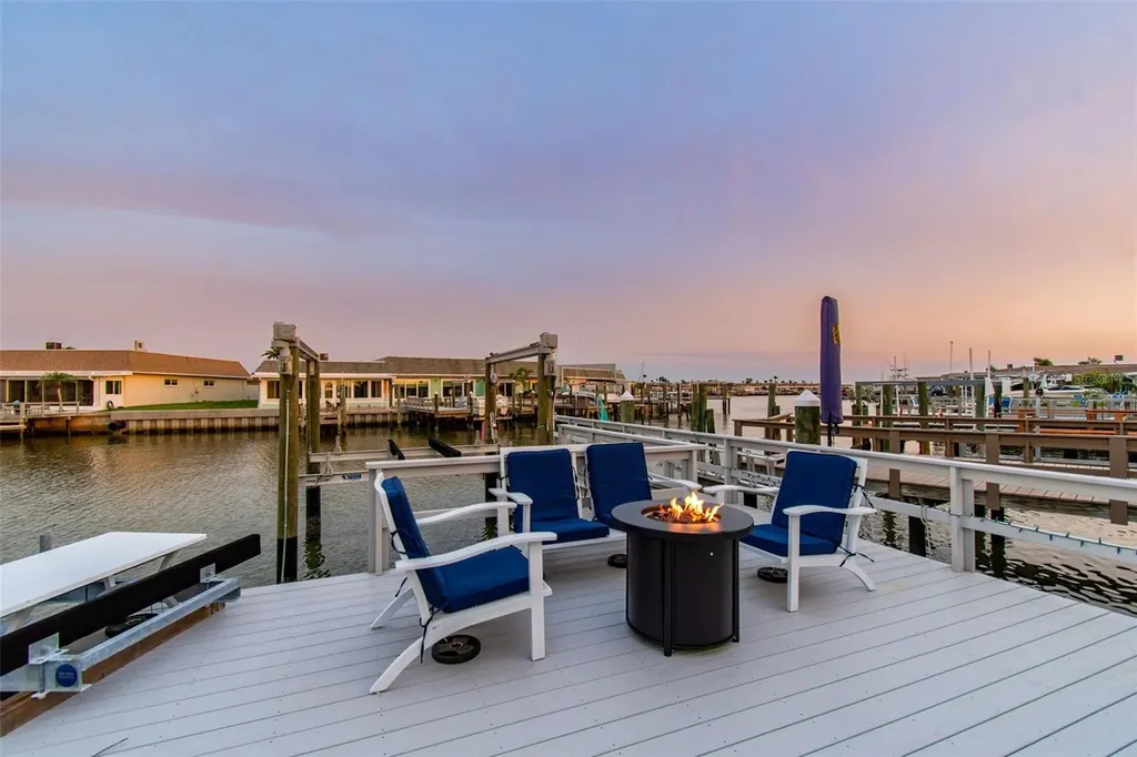 392 Boca Ciega Point Boulevard N St Petersburg FL 33708