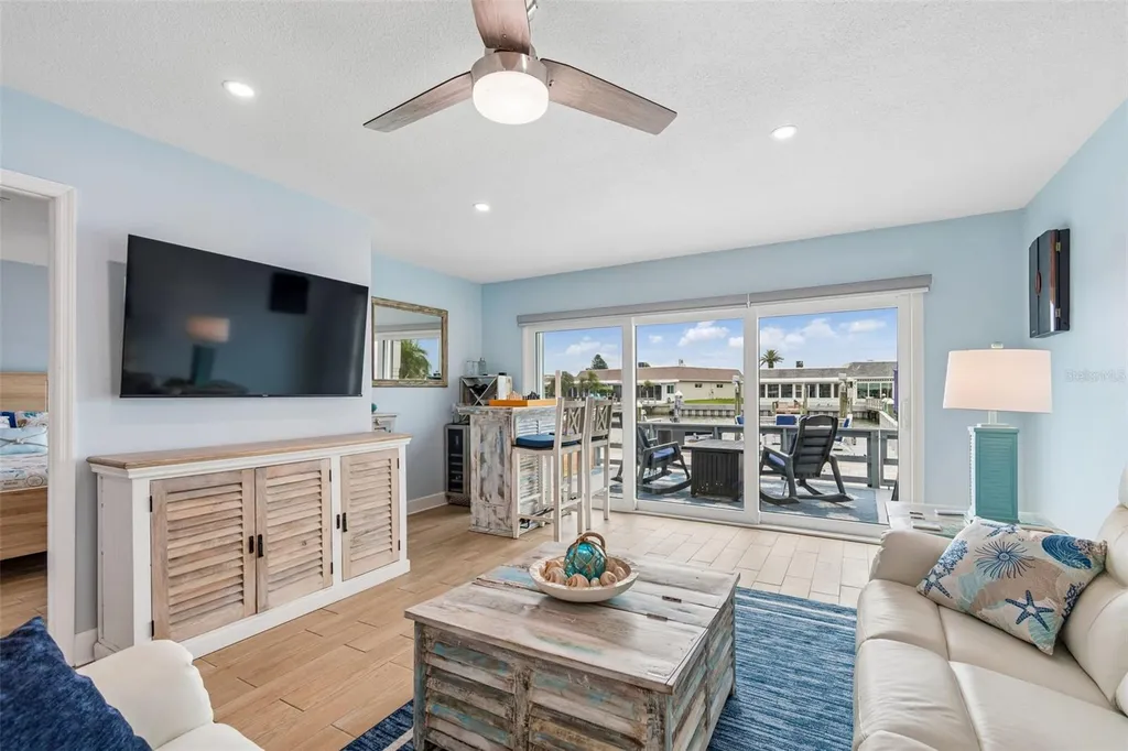 392 Boca Ciega Point Boulevard N St Petersburg FL 33708