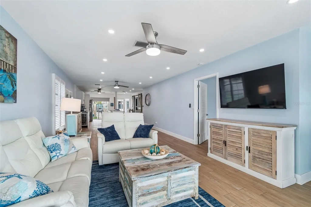 392 Boca Ciega Point Boulevard N St Petersburg FL 33708
