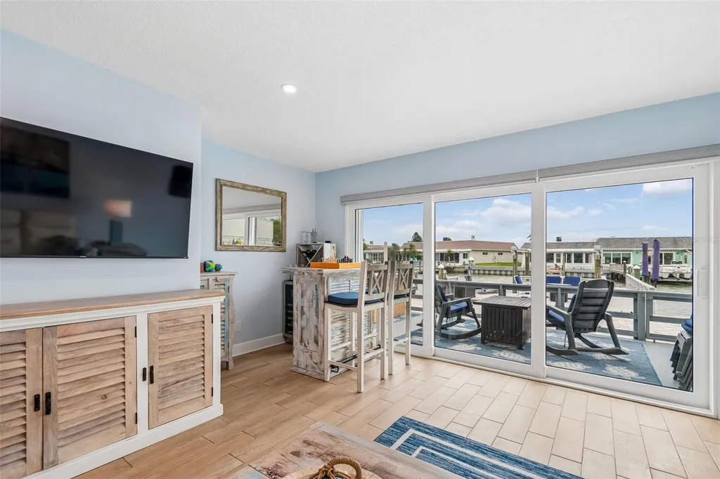 392 Boca Ciega Point Boulevard N St Petersburg FL 33708