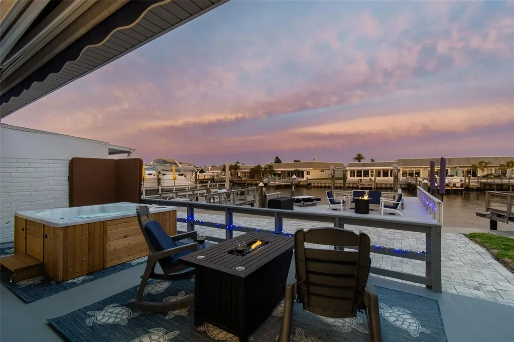 392 Boca Ciega Point Boulevard N St Petersburg FL 33708