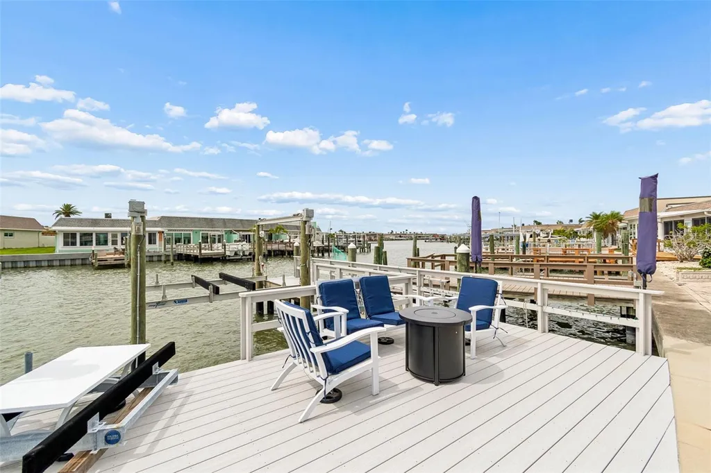 392 Boca Ciega Point Boulevard N St Petersburg FL 33708