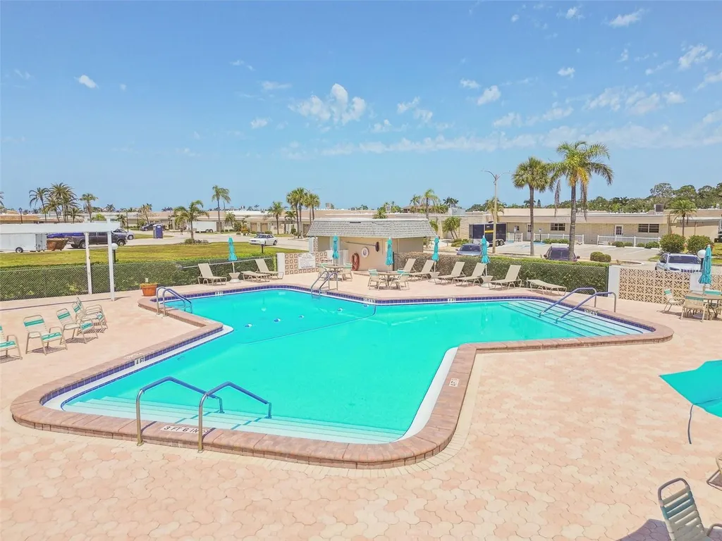 392 Boca Ciega Point Boulevard N St Petersburg FL 33708