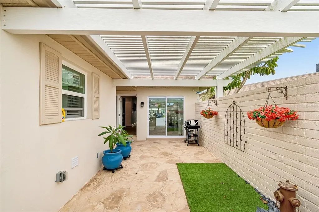 392 Boca Ciega Point Boulevard N St Petersburg FL 33708