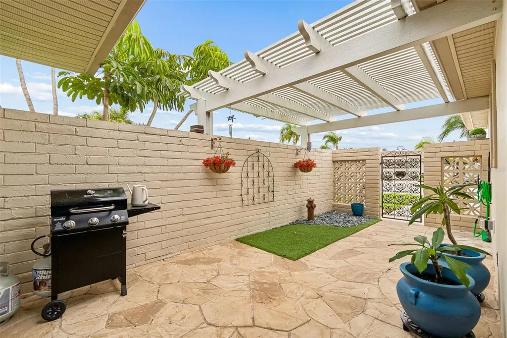 392 Boca Ciega Point Boulevard N St Petersburg FL 33708