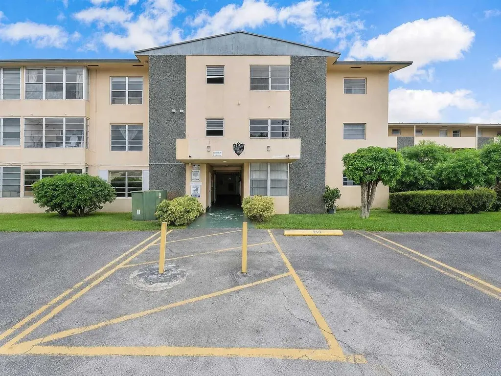 110 Royal Palm Road Hialeah Gardens FL 33016