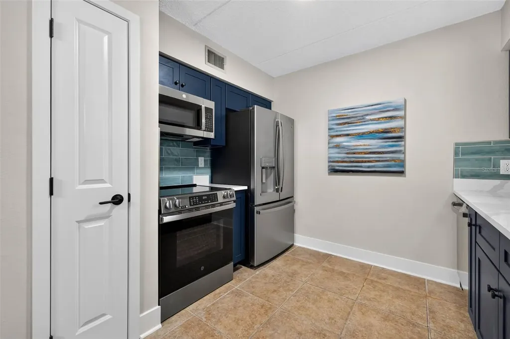 1190 Rue Des Chateaux St Petersburg FL 33707