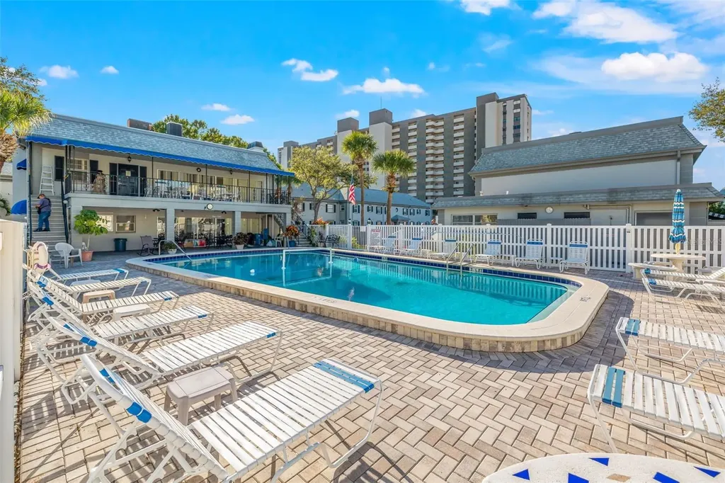 1190 Rue Des Chateaux St Petersburg FL 33707