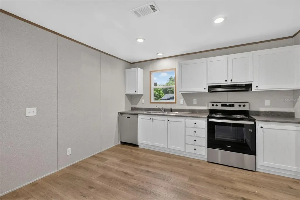 607 Lawrence Street Wildwood FL 34785
