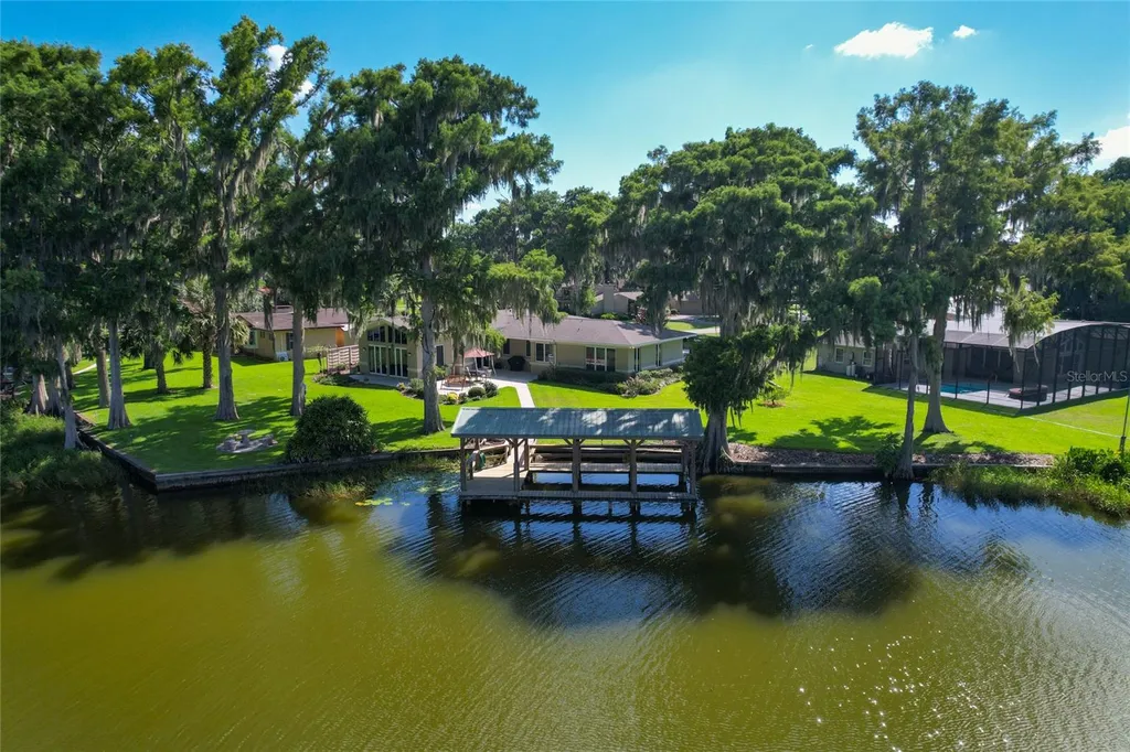 1000 Loves Point Drive Leesburg FL 34748