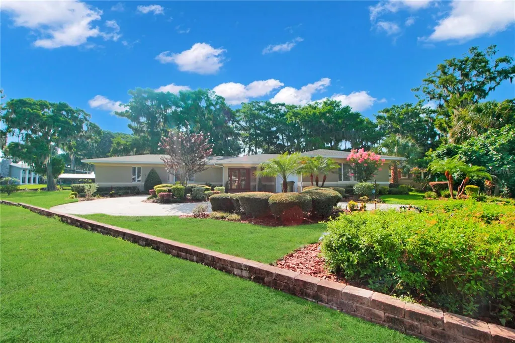 1000 Loves Point Drive Leesburg FL 34748